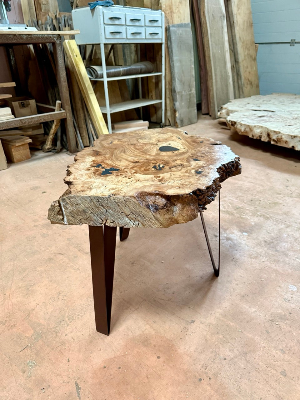 Table basse en rondelle de bois d'orme galeux