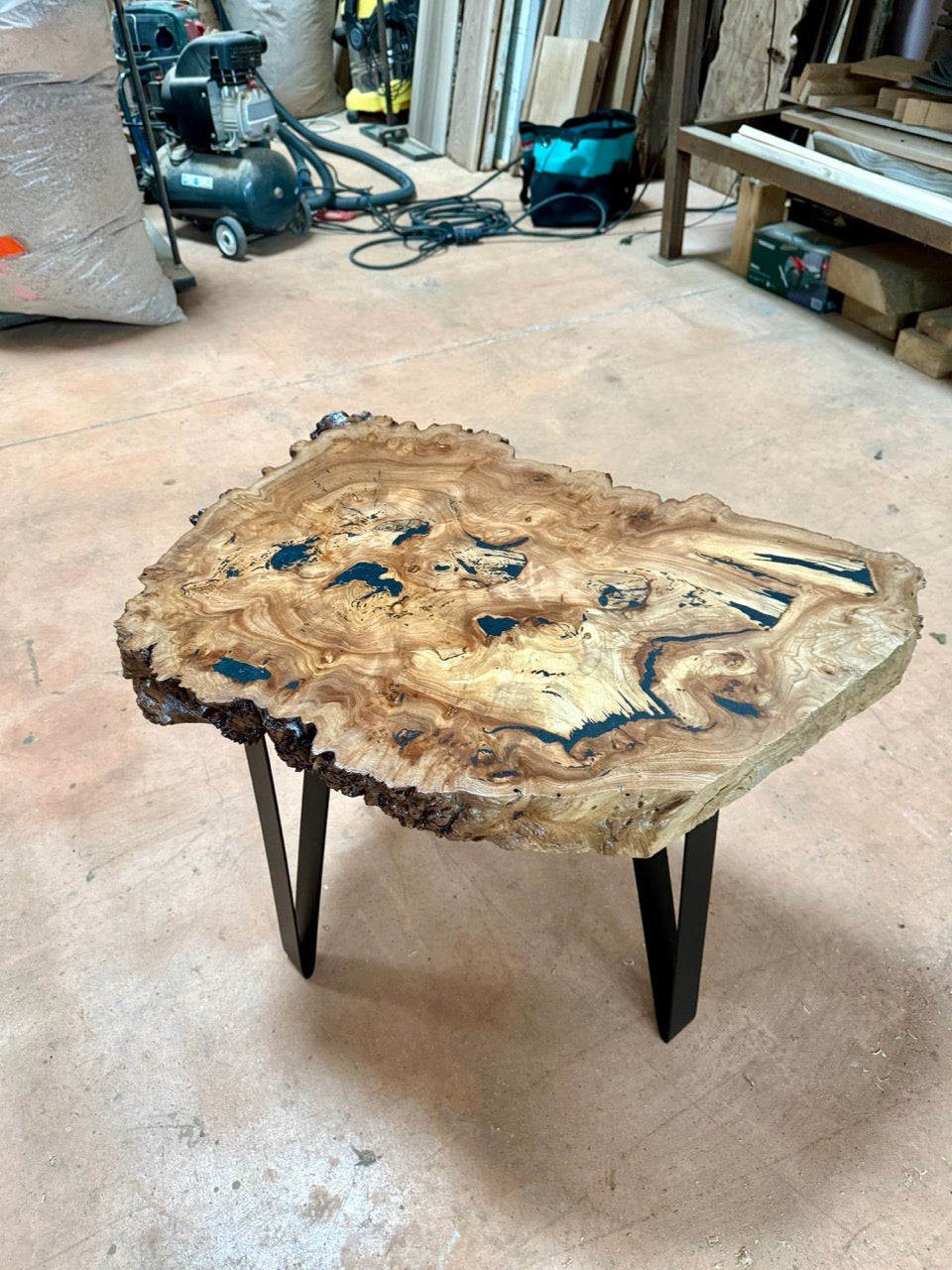 Table basse en rondelle de bois d'orme galeux