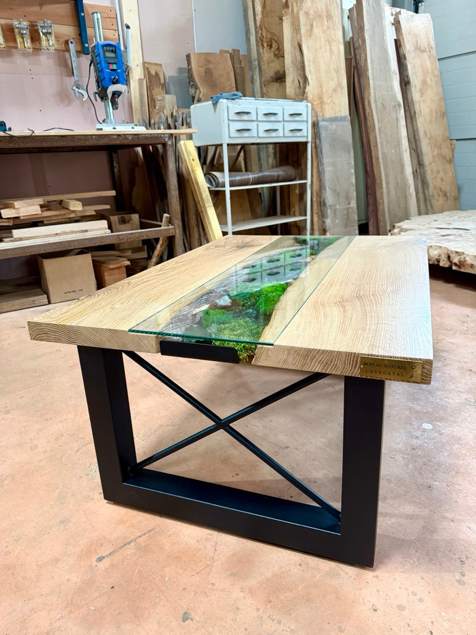 Table basse en bois de chêne et végétaux stabilisés