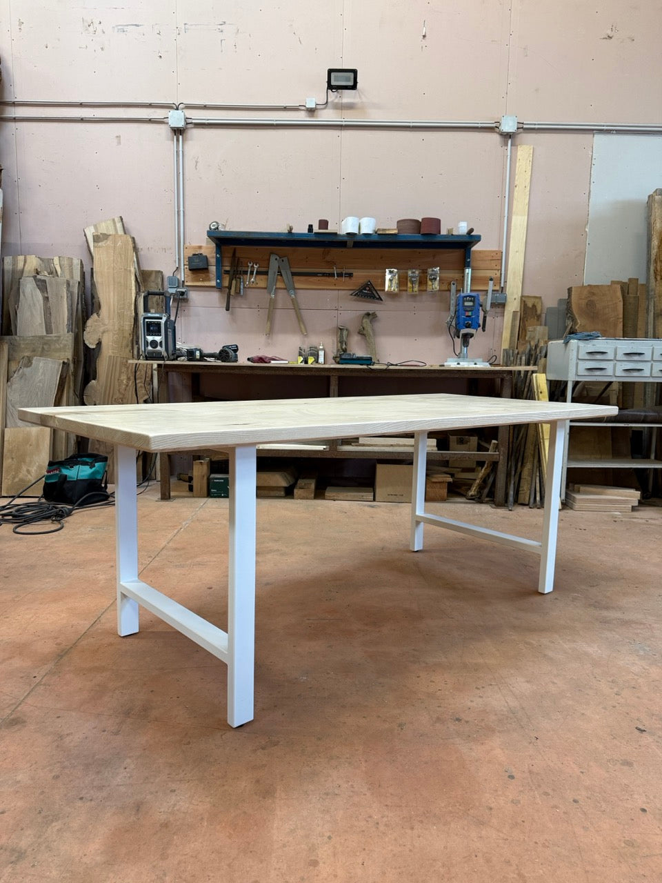 Table bois en frêne collée avec bords droit