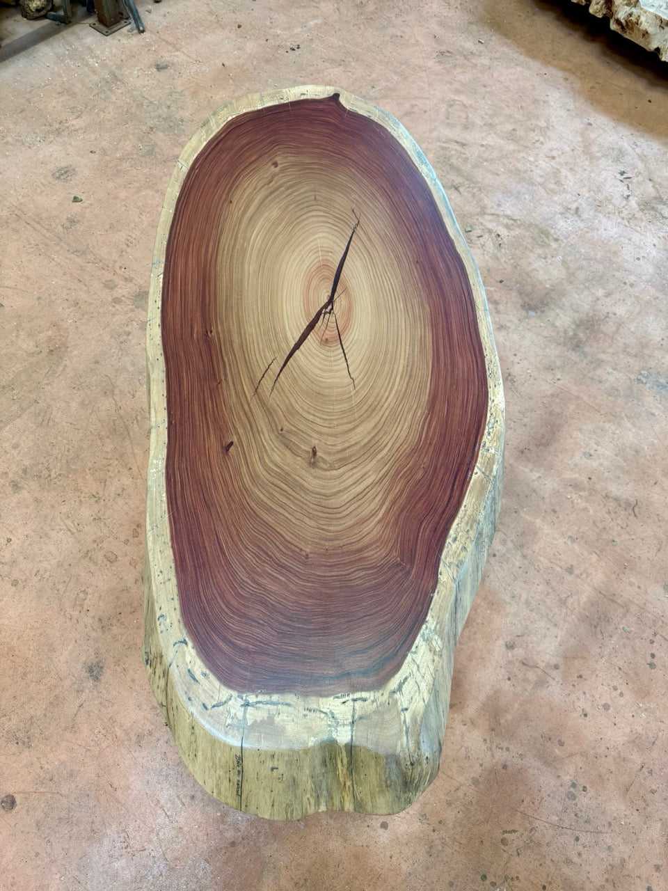 Table basse en Pao Rose - bois rare et précieux