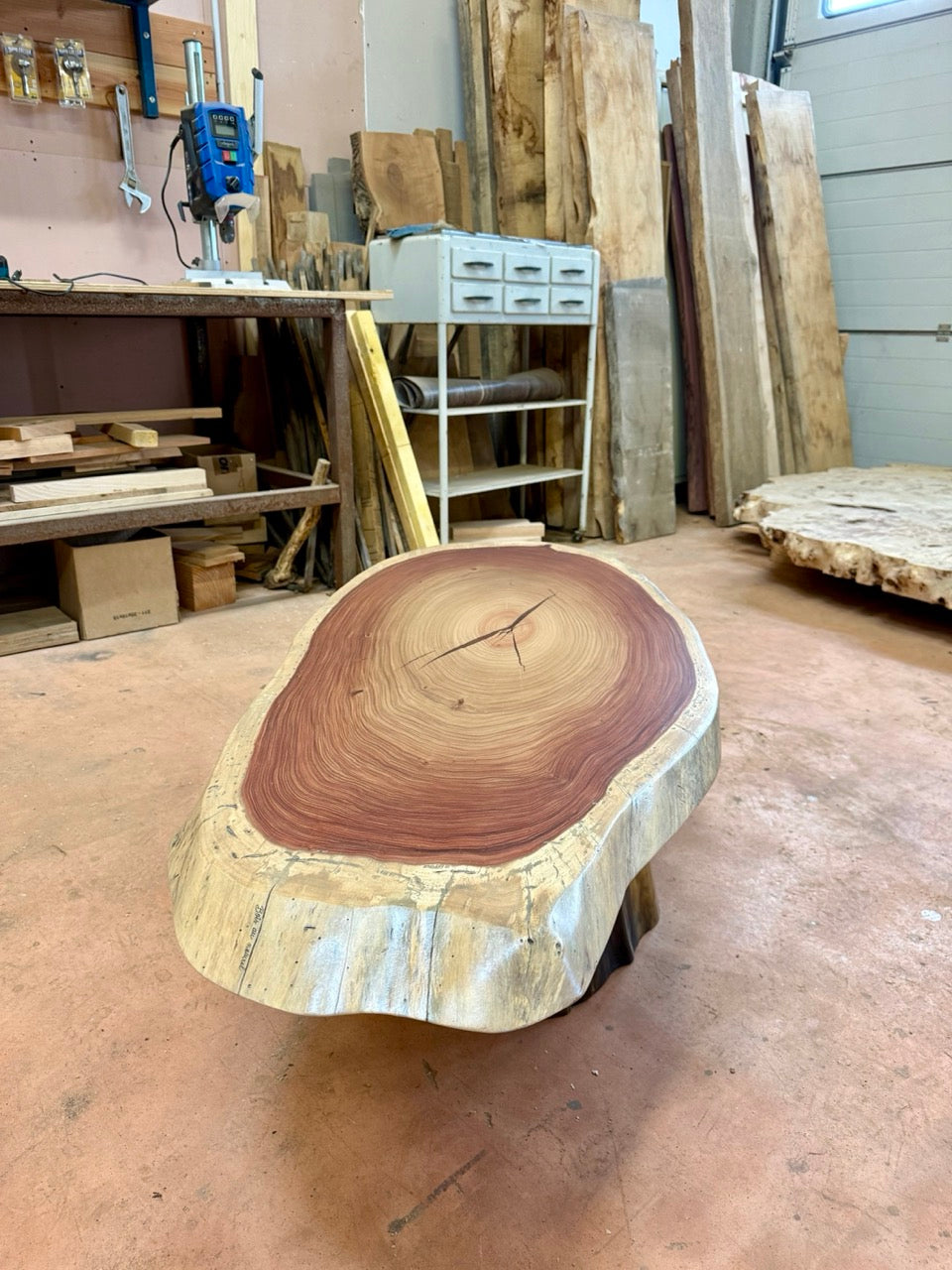 Table basse en Pao Rose - bois rare et précieux